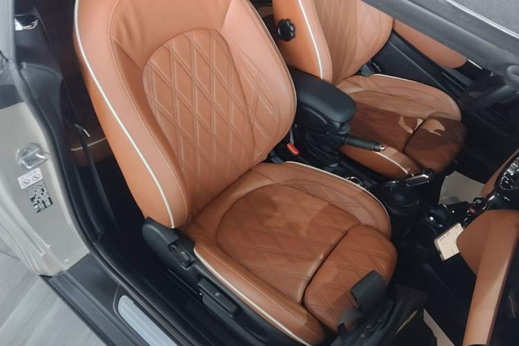 Used MINI 2023 Revised 1.5T COOPER CABRIO Artist Right Front Seat