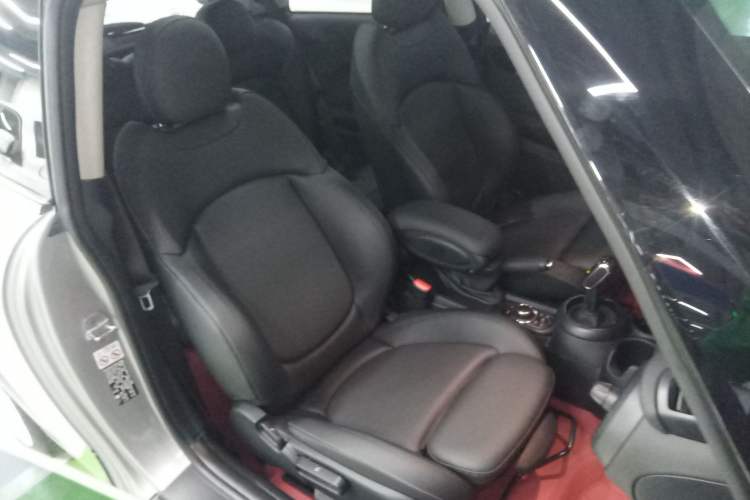 Used MINI 2023 Updated 1.5T COOPER Artist Right Front Seat