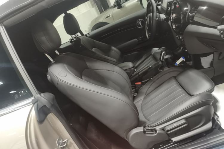 Used MINI 2023 Revised 2.0T COOPER S CABRIO Artist Right Front Seat