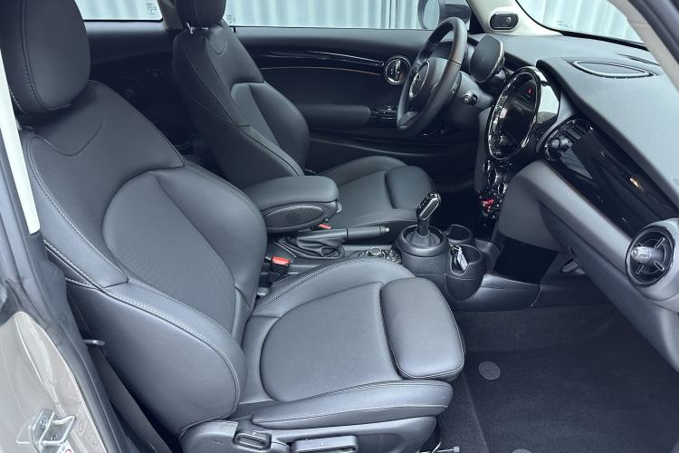 Used MINI 2023 Updated 1.5T COOPER Artist Right Front Seat
