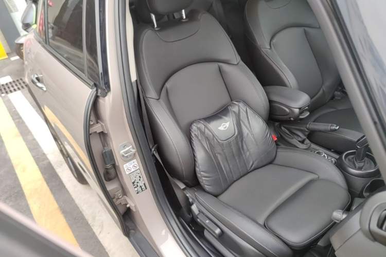 Used MINI 2023 Updated 1.5T COOPER Artist Five-Door Edition Right Front Seat