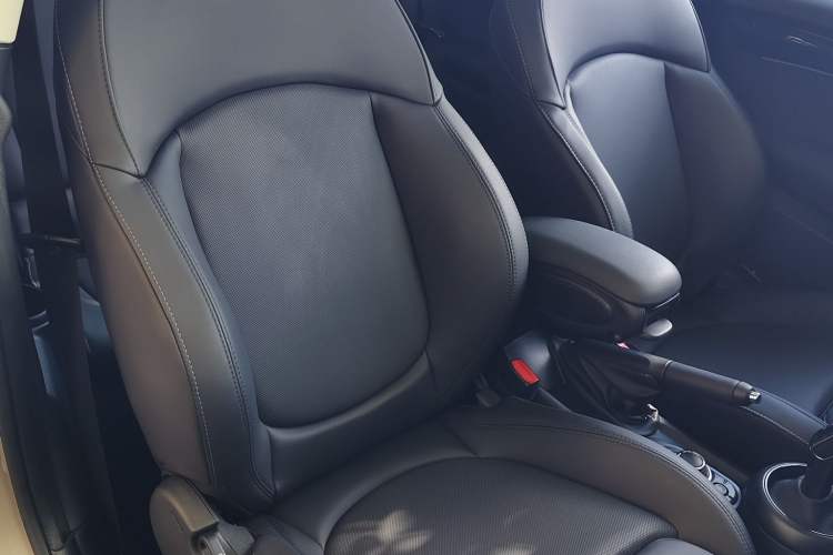 Used MINI 2023 Updated 1.5T COOPER Artist Right Front Seat
