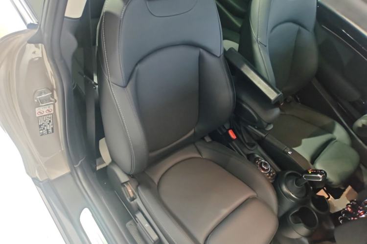 Used MINI 2023 Updated 1.5T COOPER Artist Right Front Seat