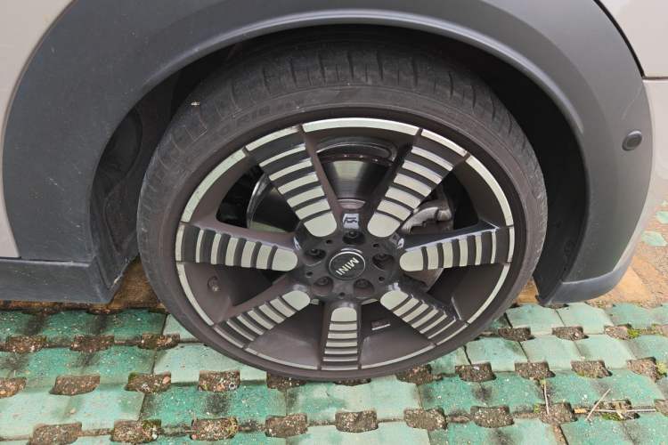 Used MINI 2023 Updated 2.0T COOPER S Artist Right Front Wheel Hub