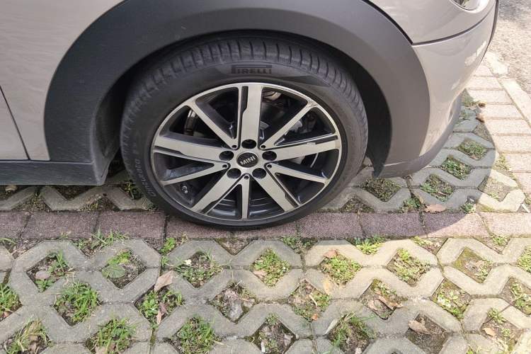 Used MINI 2023 1.5T COOPER Artist Five-Door Edition Right Front Wheel Hub
