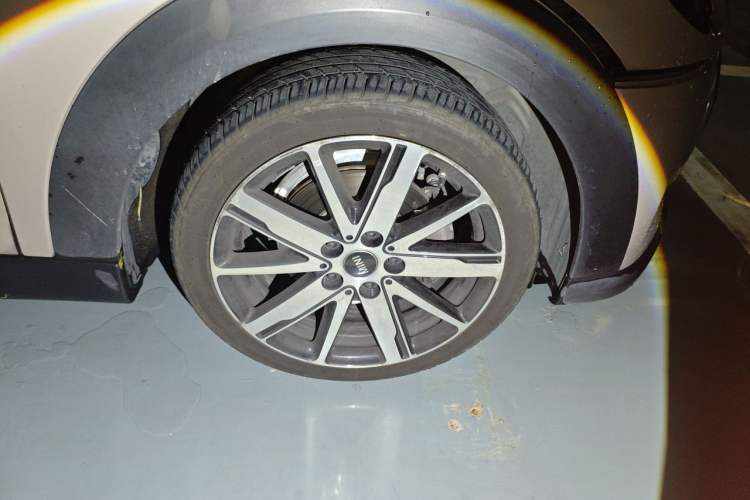 Used MINI 2023 Updated 1.5T COOPER Artist Five-Door Edition Right Front Wheel Hub