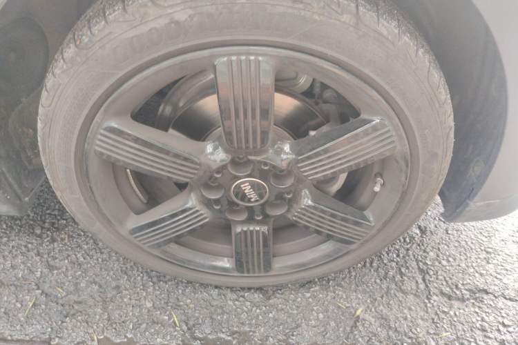 Used MINI 2023 Updated 1.5T COOPER Artist Right Front Wheel Hub