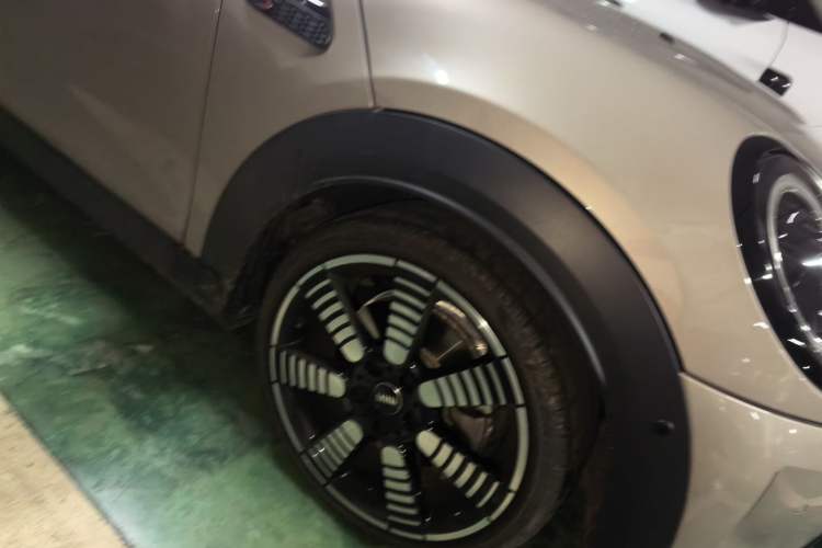 Used MINI 2023 Updated 2.0T COOPER S Artist Right Front Wheel Hub