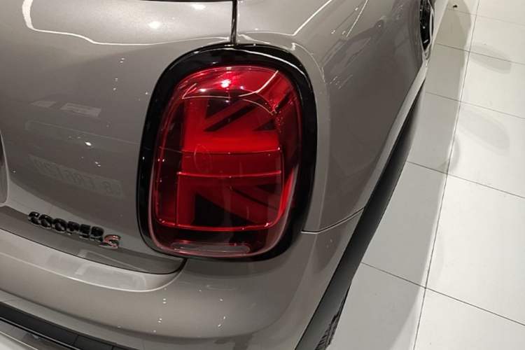 Used MINI 2023 Updated 2.0T COOPER S Artist Right Rear Taillight