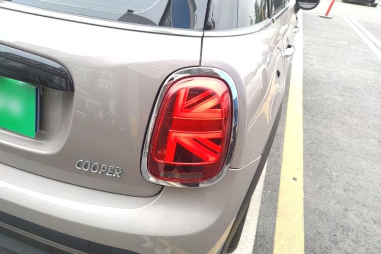 Used MINI 2023 Updated 1.5T COOPER Artist Five-Door Edition Right Rear Taillight
