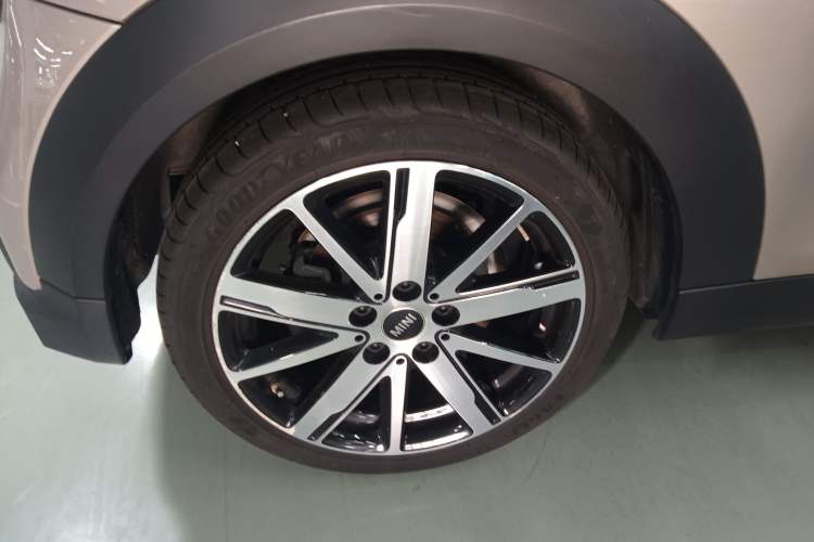 Used MINI 2023 Updated 1.5T COOPER Artist Right Rear Wheel Hub
