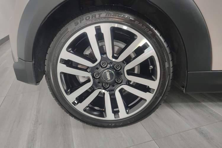 Used MINI 2023 Revised 1.5T COOPER CABRIO Artist Right Rear Wheel Hub