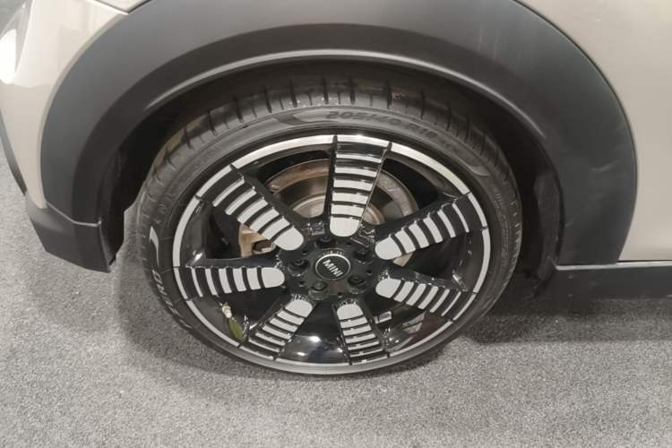 Used MINI 2023 Revised 2.0T COOPER S CABRIO Artist Right Rear Wheel Hub