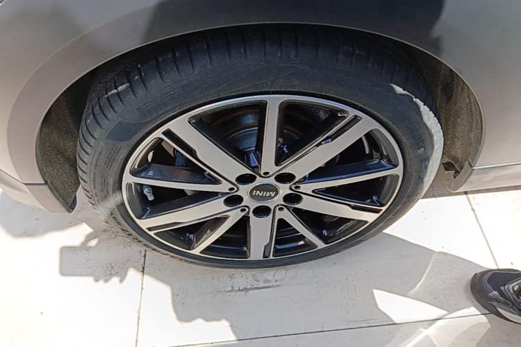 Used MINI 2023 Updated 1.5T COOPER Artist Right Rear Wheel Hub