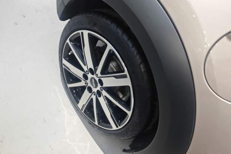 Used MINI 2023 Updated 1.5T COOPER Artist Right Rear Wheel Hub