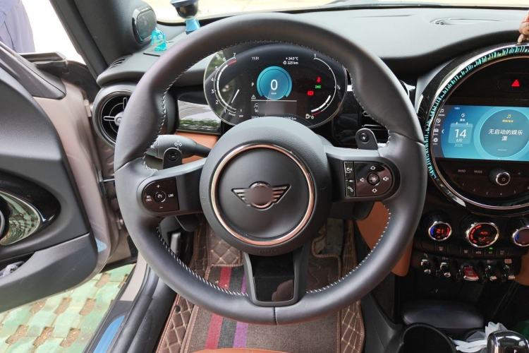 Used MINI 2023 Updated 2.0T COOPER S Artist Steering Wheel