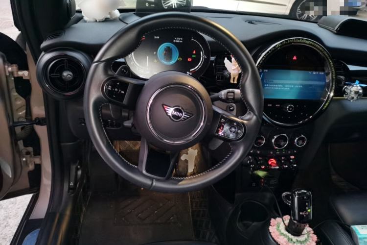 Used MINI 2023 Revised 2.0T COOPER S CABRIO Artist Steering Wheel