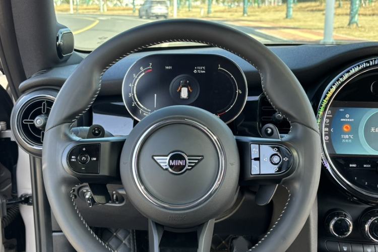 Used MINI 2023 Updated 2.0T COOPER S Artist Steering Wheel