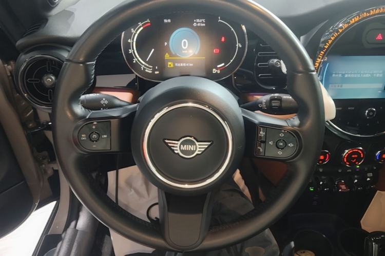 Used MINI 2023 Revised 1.5T COOPER CABRIO Artist Steering Wheel