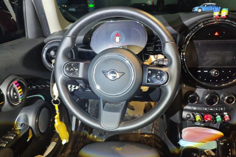 Used MINI 2023 Updated 1.5T COOPER Artist Five-Door Edition Steering Wheel