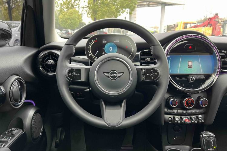 Used MINI 2023 Updated 1.5T COOPER Artist Five-Door Edition Steering Wheel