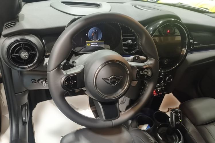 Used MINI 2023 Revised 2.0T COOPER S CABRIO Artist Steering Wheel