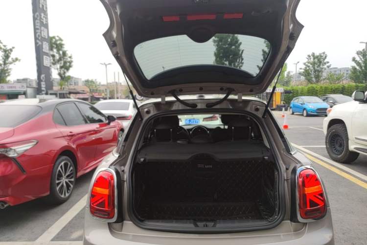 Used MINI 2023 Updated 1.5T COOPER Artist Five-Door Edition Trunk