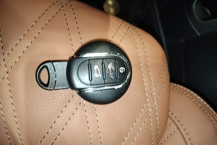 Used MINI 2023 Updated 2.0T COOPER S Artist Vehicle Key