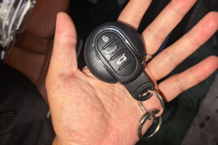 Used MINI 2023 Updated 2.0T COOPER S Artist Vehicle Key