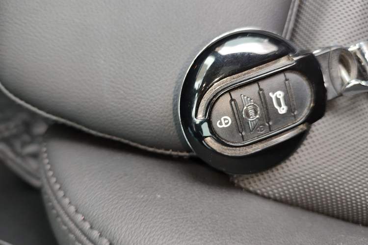 Used MINI 2023 1.5T COOPER Artist Vehicle Key