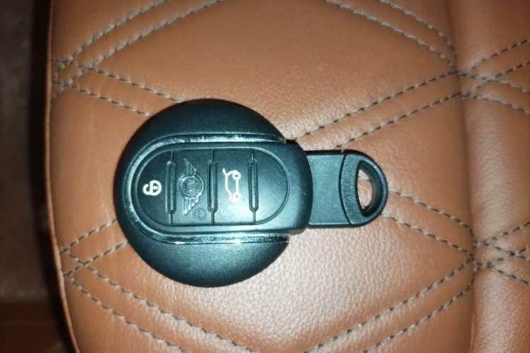 Used MINI 2023 1.5T COOPER Artist Vehicle Key