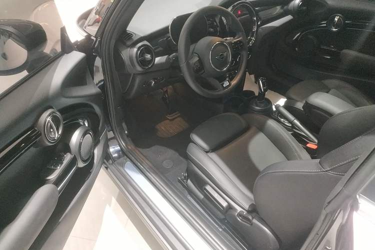 Used MINI 2023 Updated 1.5T COOPER Artist Driver Seat