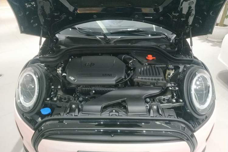Used MINI 2023 Updated 1.5T COOPER Artist Engine Bay