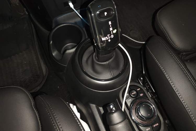 Used MINI 2023 Updated 1.5T COOPER Artist Gear Lever