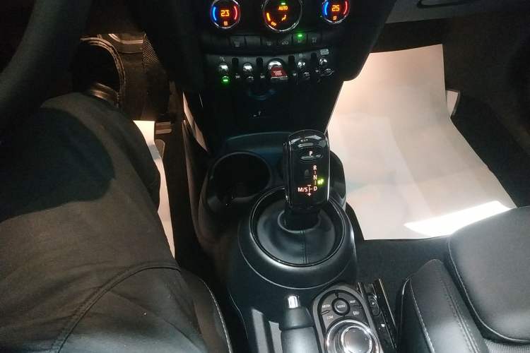 Used MINI 2023 Updated 1.5T COOPER Artist Gear Lever