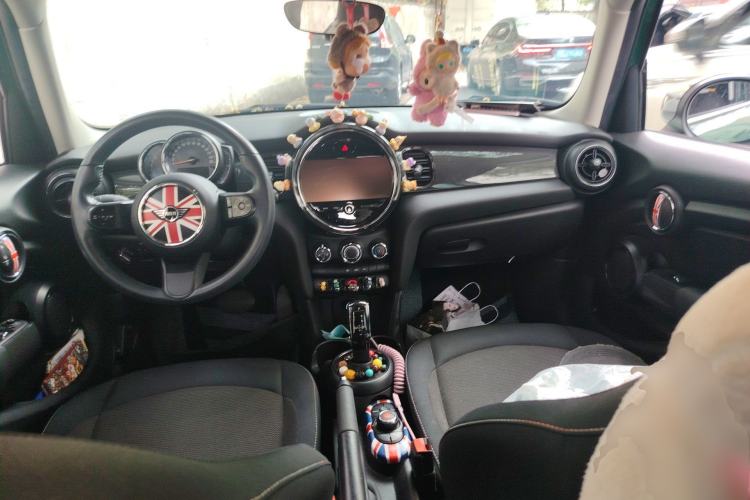 Used MINI 2023 1.5T ONE Five-Door Edition Center Console