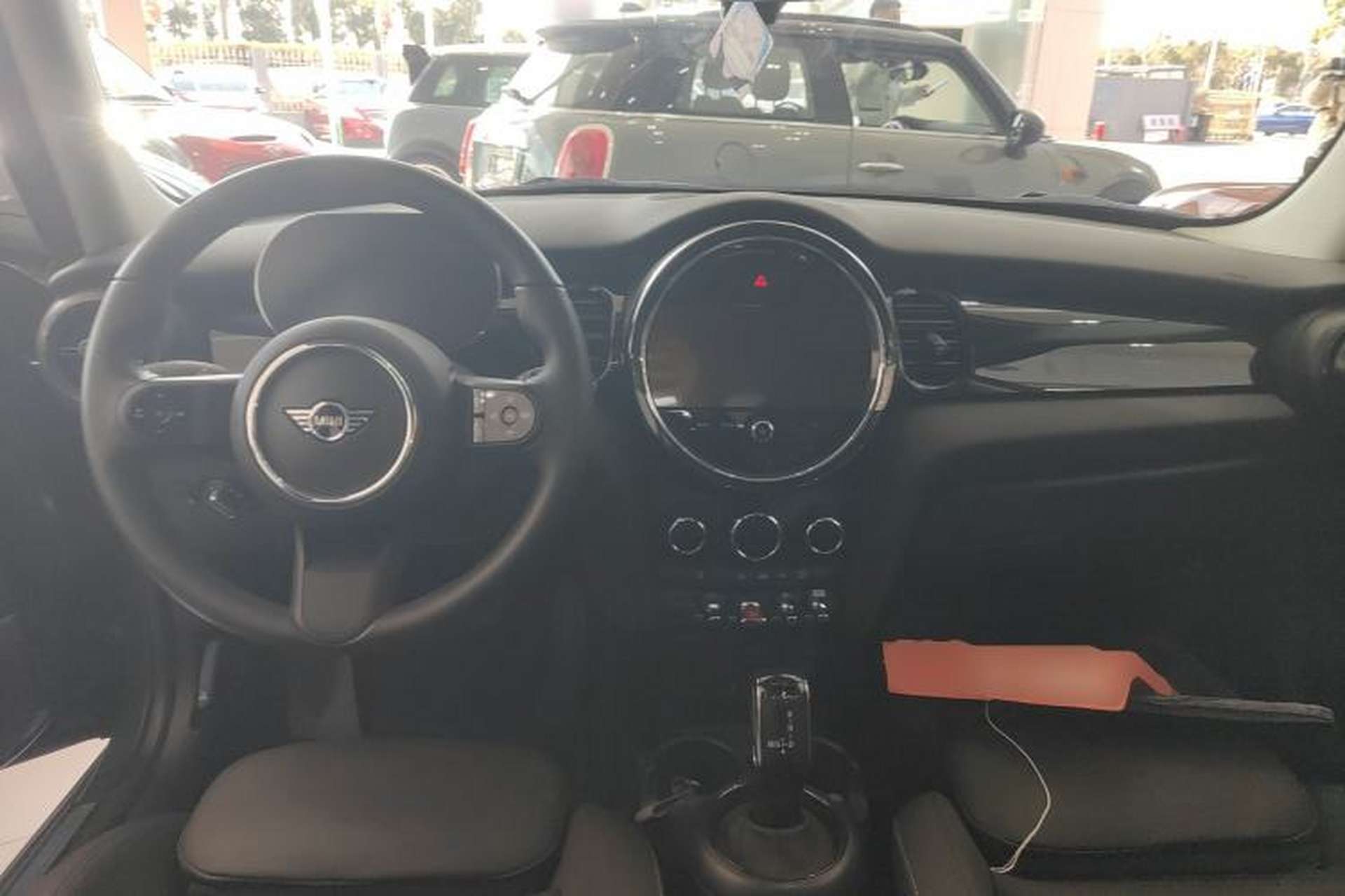 Used MINI 2023 Updated 1.5T COOPER Artist Five-Door Edition Center Console