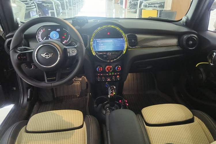 Used MINI 2023 2.0T COOPER S Artist Five-Door Edition Center Console