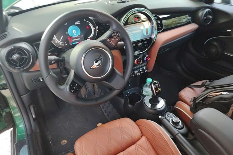 Used MINI 2023 Revised 1.5T COOPER CABRIO Artist Center Console