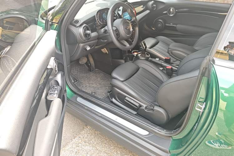 Used MINI 2023 Second Facelift 2.0T COOPER S CABRIO Artist Driver Seat