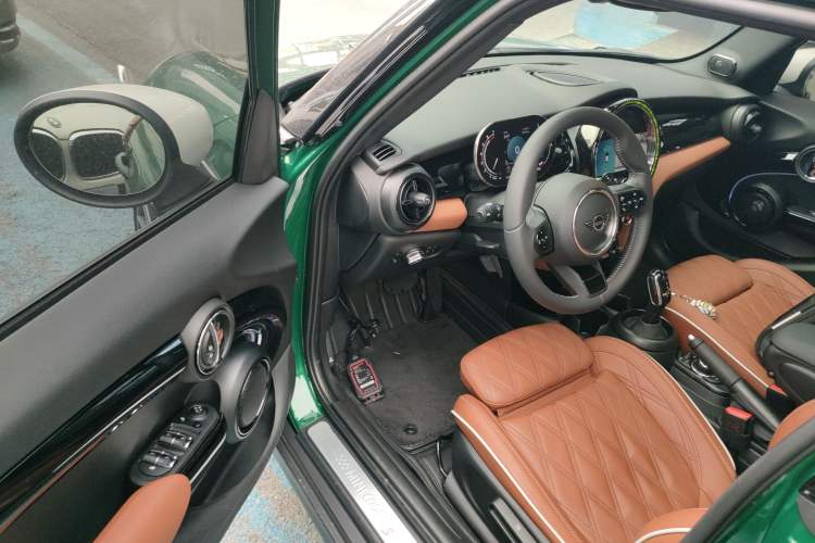 Used MINI 2023 Facelift 2.0T COOPER S Artist Five-Door Edition Driver Seat