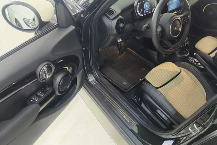 Used MINI 2023 2.0T COOPER S Artist Five-Door Edition Driver Seat