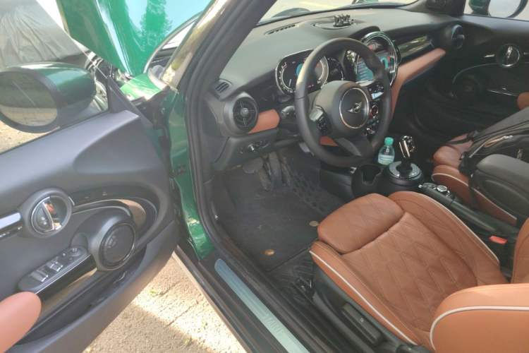 Used MINI 2023 Revised 1.5T COOPER CABRIO Artist Driver Seat