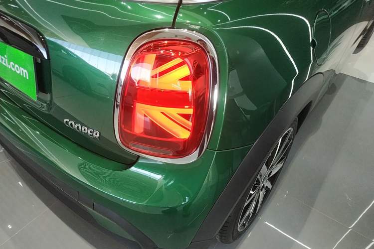 Used MINI 2023 Updated 1.5T COOPER Artist Exterior 3