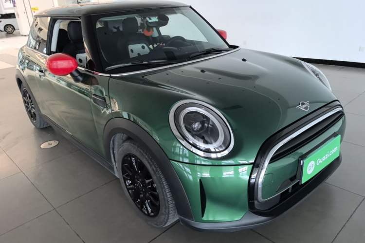 Used MINI 2023 1.5T ONE Front Right 45 Deg