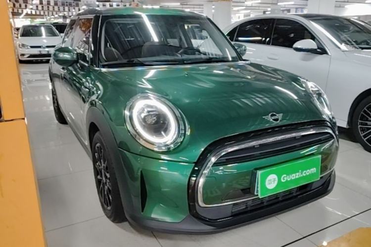 Used MINI 2023 1.5T ONE Five-Door Edition Front Right 45 Deg