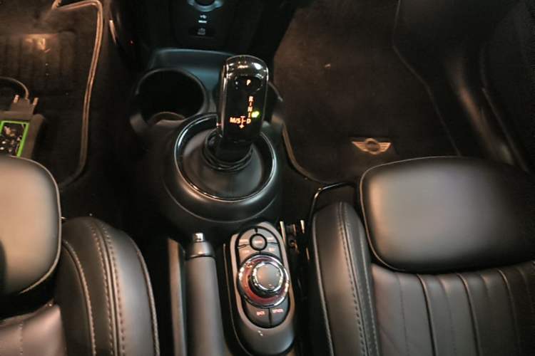 Used MINI 2023 Second Facelift 2.0T COOPER S CABRIO Artist Gear Lever