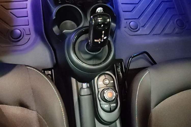 Used MINI 2023 1.5T ONE Five-Door Edition Gear Lever