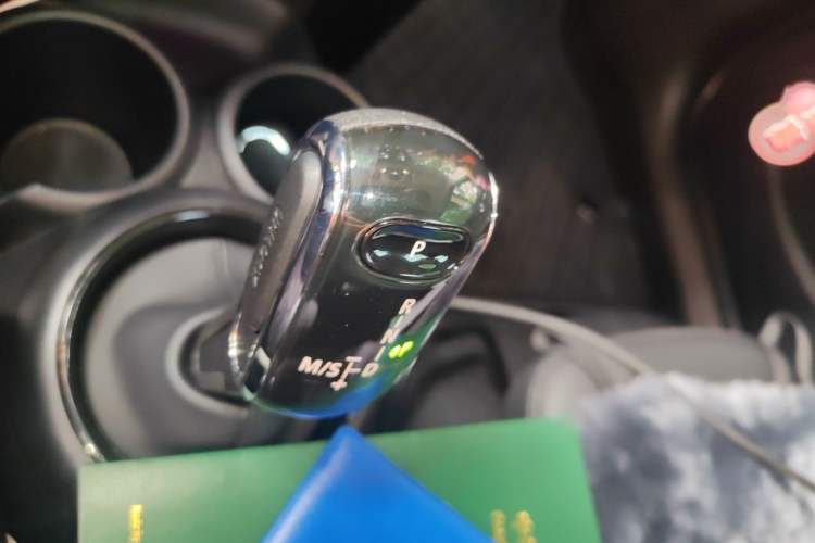 Used MINI 2023 Updated 1.5T COOPER Artist Five-Door Edition Gear Lever