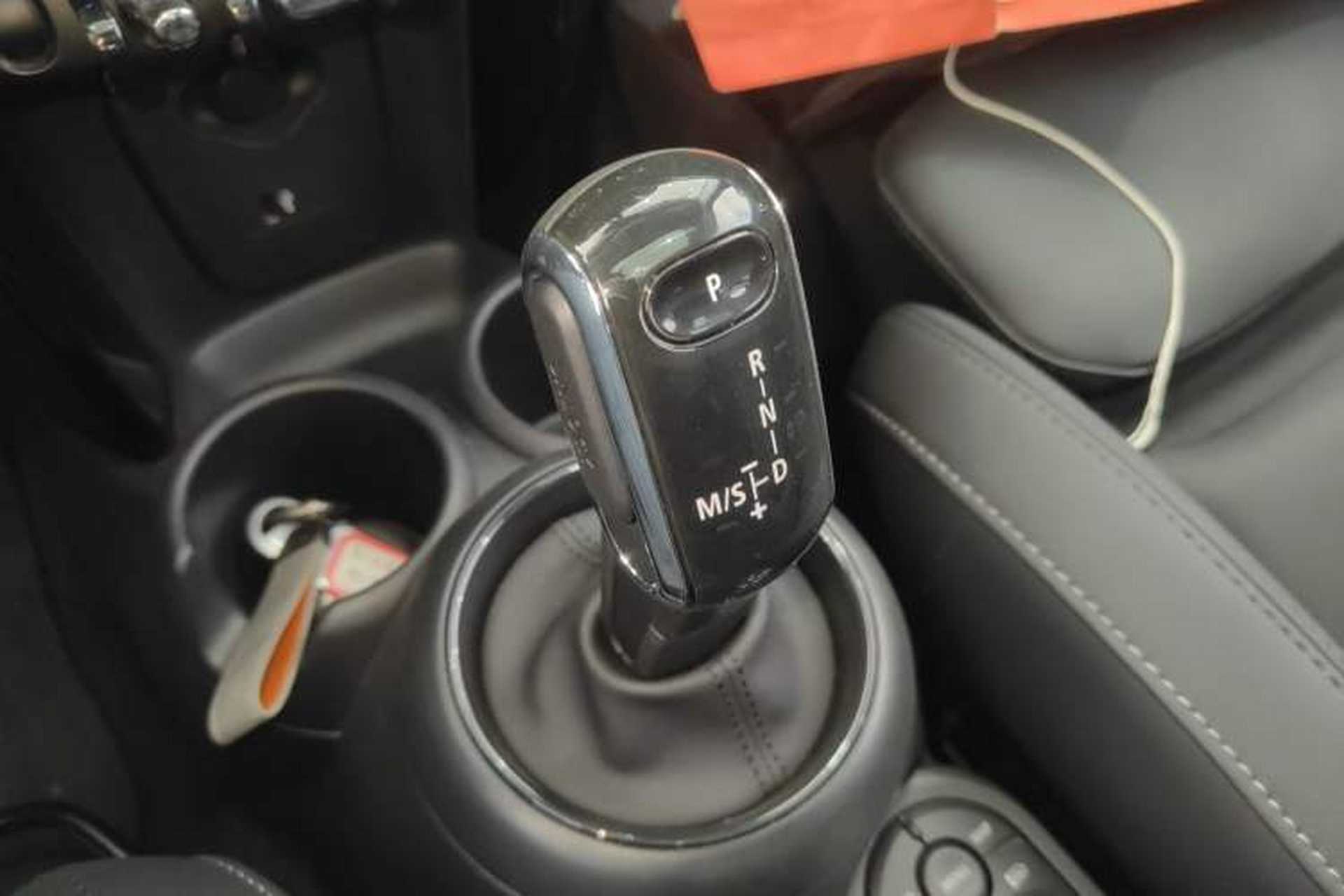 Used MINI 2023 Updated 1.5T COOPER Artist Five-Door Edition Gear Lever